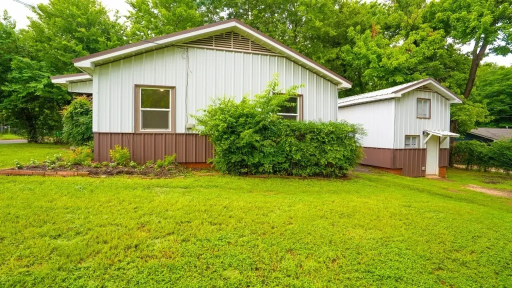 401 W Carolina Street Palestine TX 75803