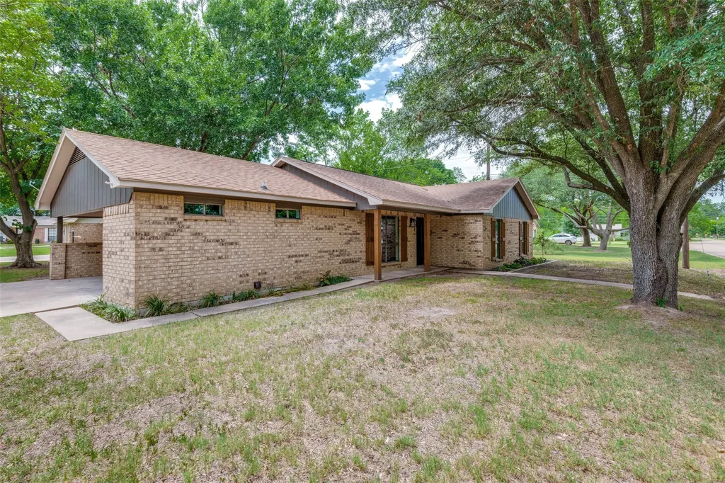221 N 1st Street Mabank TX 75147