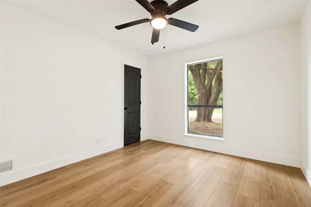 221 N 1st Street Mabank TX 75147