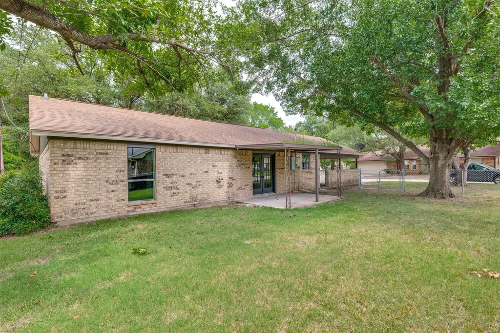 221 N 1st Street Mabank TX 75147