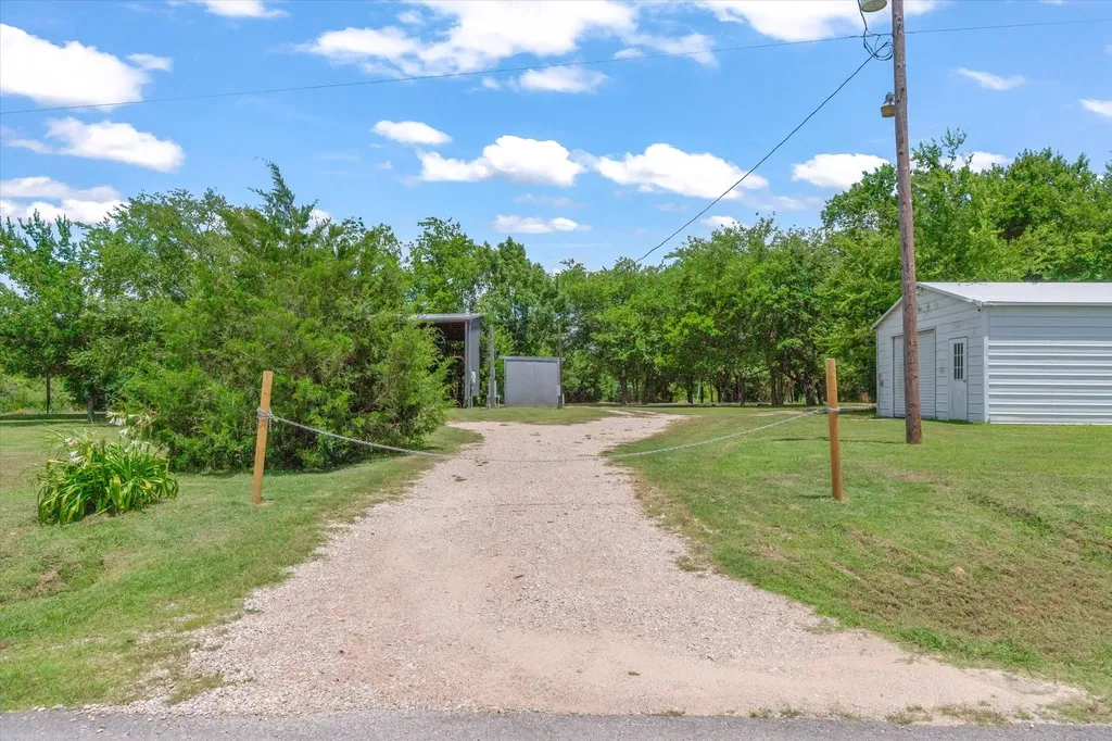 14076 County Road 318 Terrell TX 75160