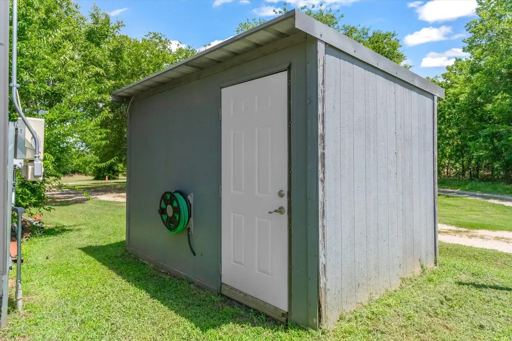 14076 County Road 318 Terrell TX 75160