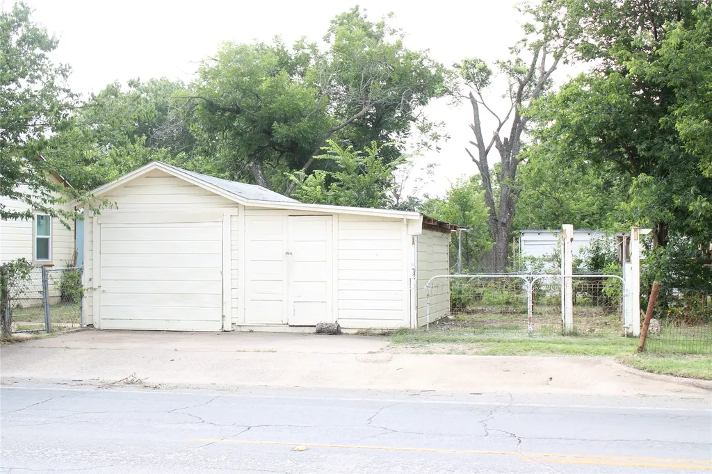 3732 N 23rd Street Waco TX 76708