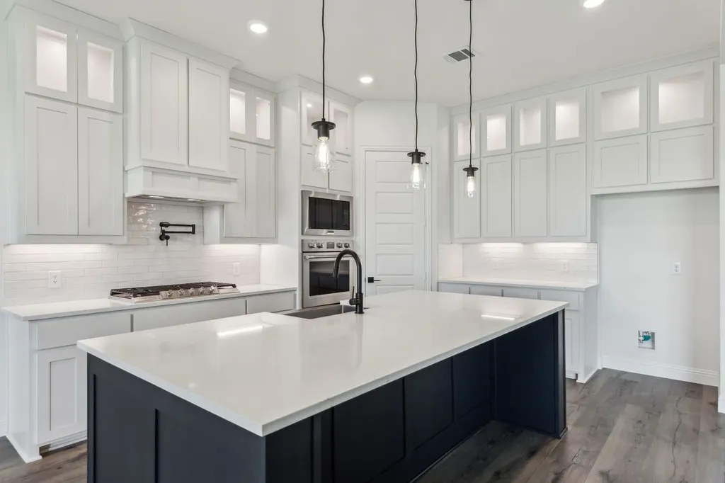 301 Hollingsworth Lane Glenn Heights TX 75154