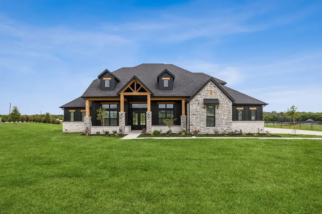 301 Hollingsworth Lane Glenn Heights TX 75154