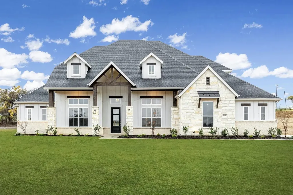 301 Hollingsworth Lane Glenn Heights TX 75154