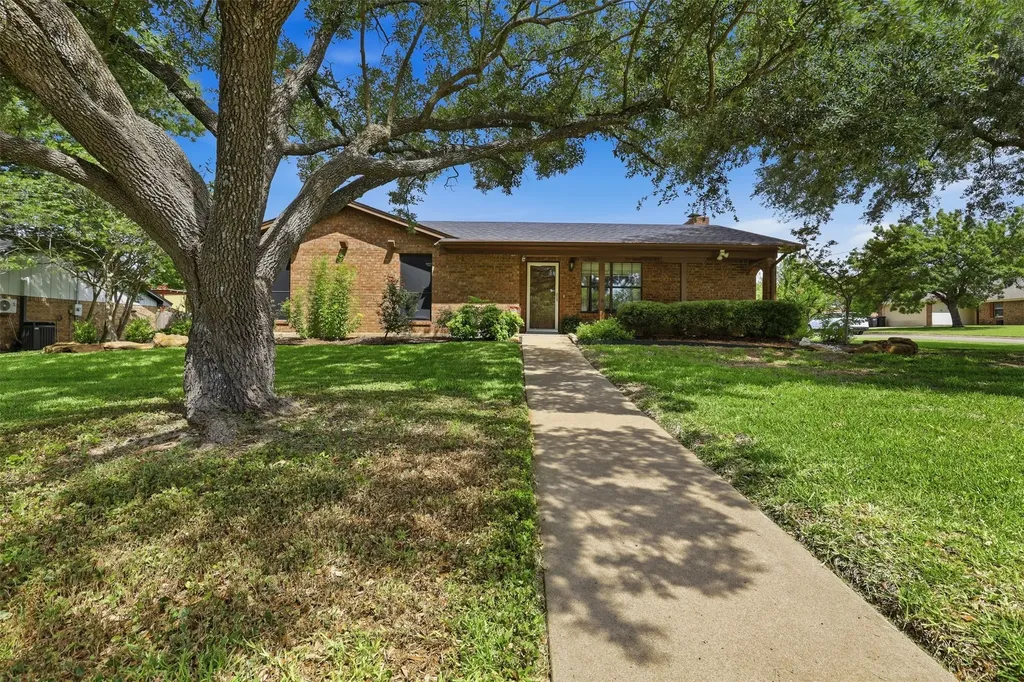 1300 Linda Court Cleburne TX 76033