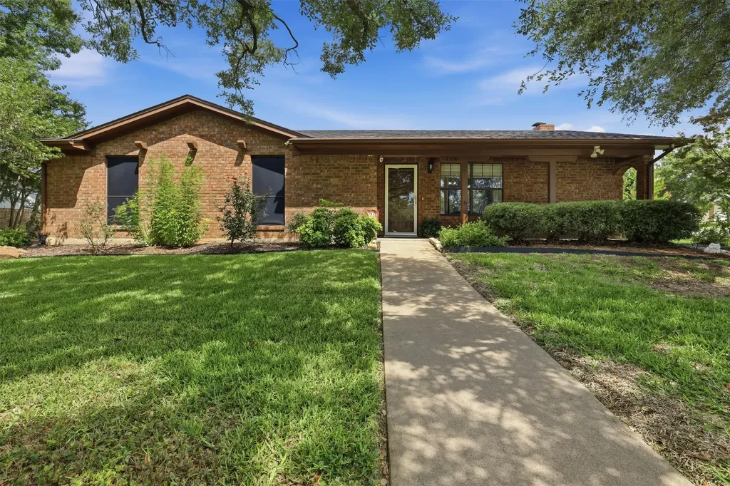 1300 Linda Court Cleburne TX 76033