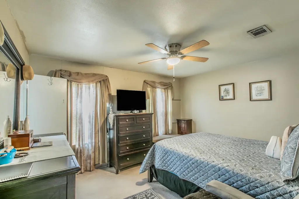 4816 Inwood Drive Beverly Hills TX 76711