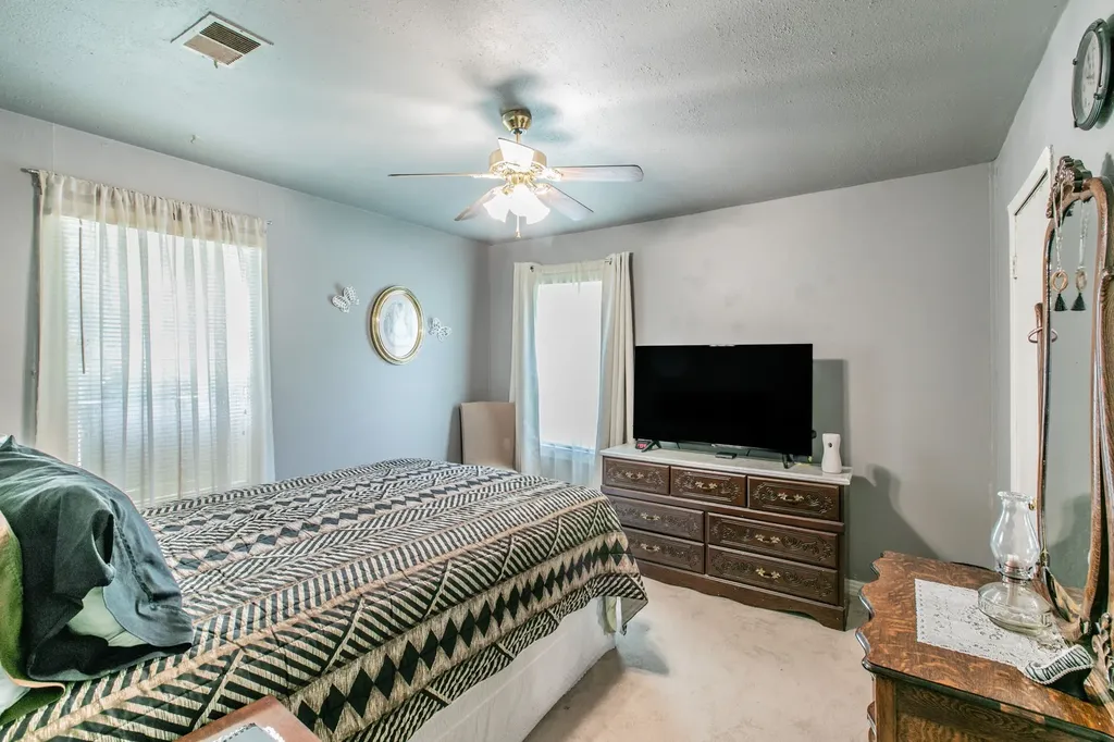 4816 Inwood Drive Beverly Hills TX 76711