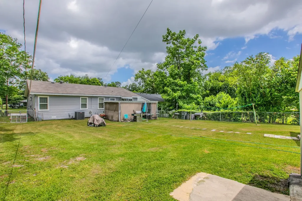 4816 Inwood Drive Beverly Hills TX 76711