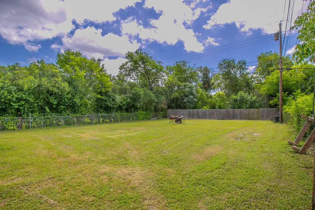 4816 Inwood Drive Beverly Hills TX 76711