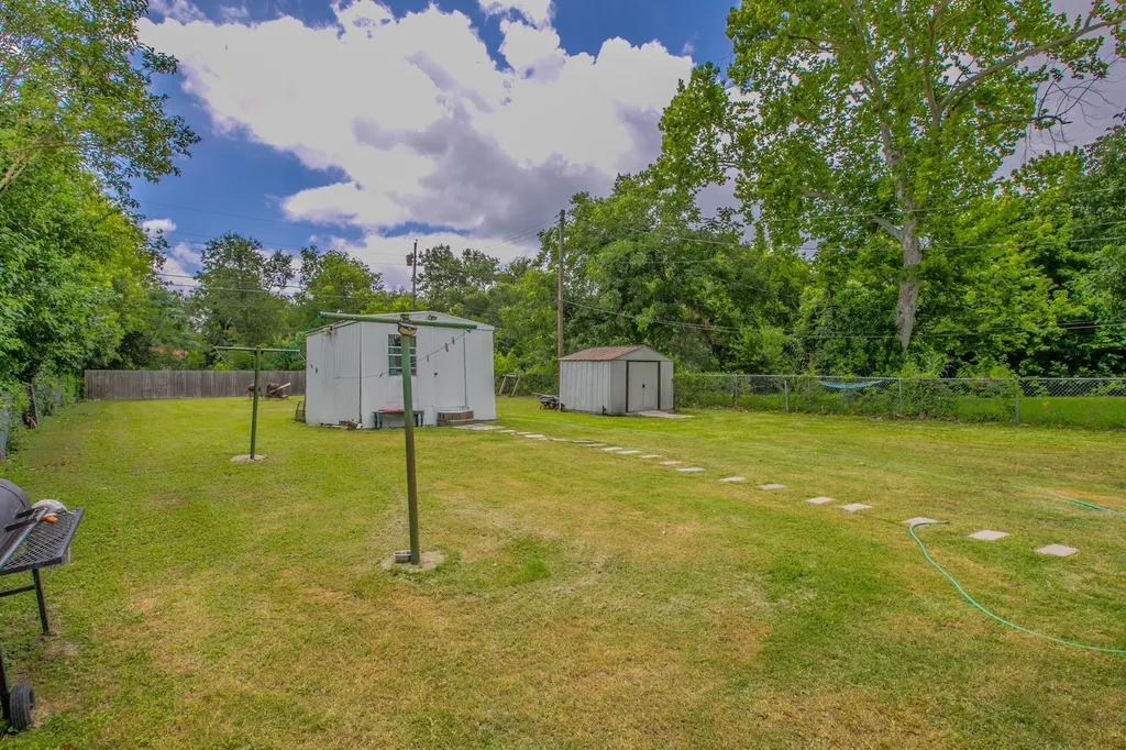 4816 Inwood Drive Beverly Hills TX 76711