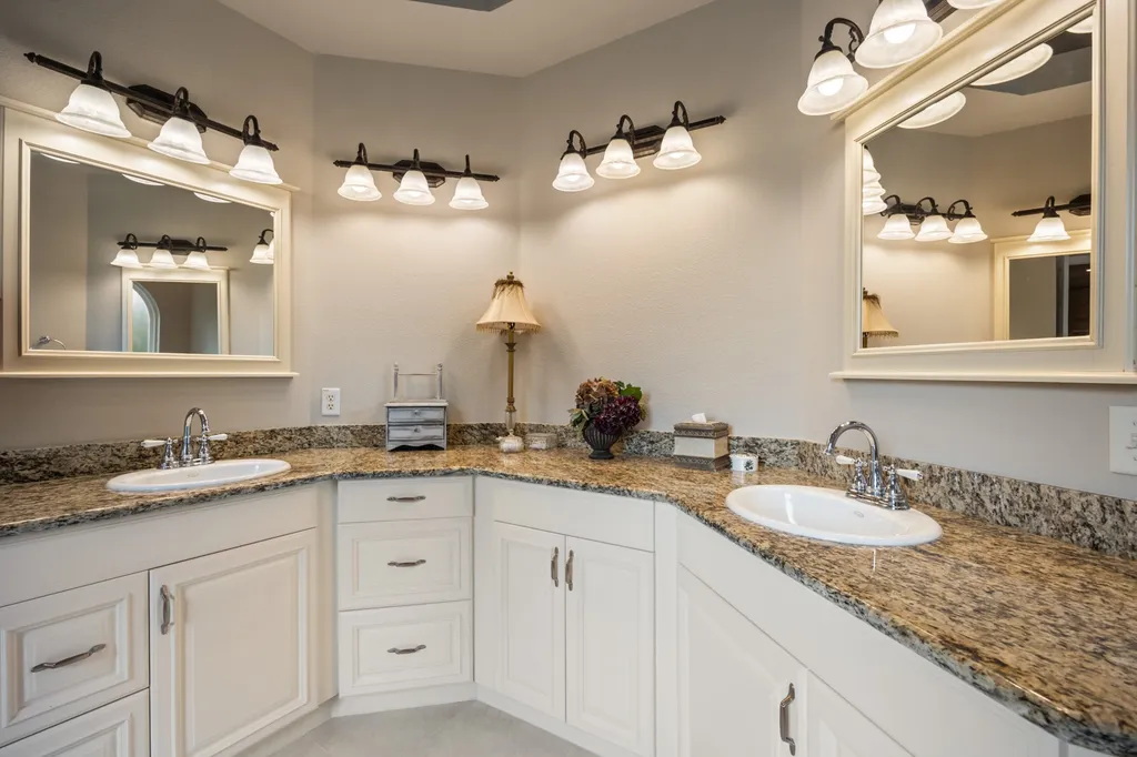 810 Cross Timbers Drive Double Oak TX 75077