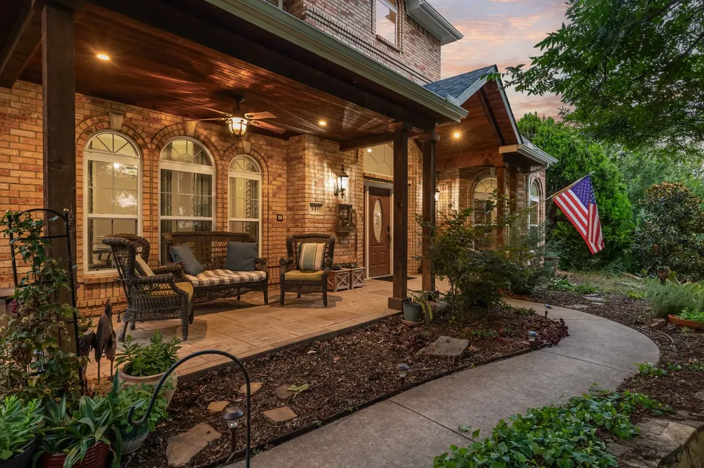 810 Cross Timbers Drive Double Oak TX 75077