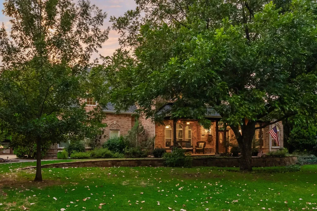 810 Cross Timbers Drive Double Oak TX 75077