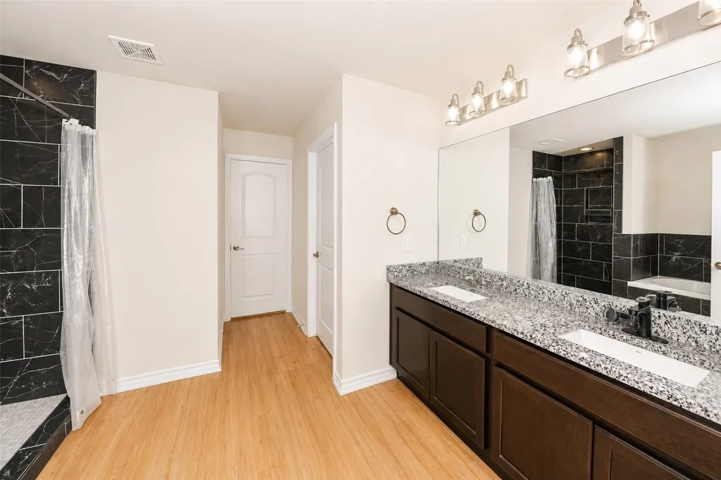 256 Natalie Drive Grand Prairie TX 75051