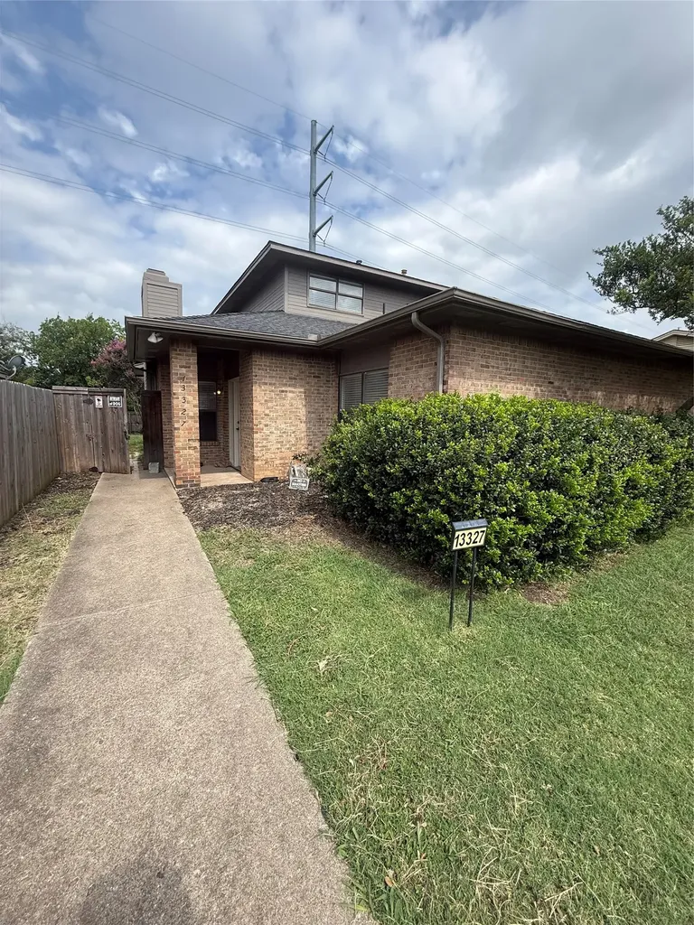 13327 Daystrom Court Dallas TX 75243