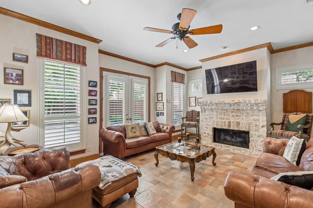 4916 Briargrove Lane Dallas TX 75287
