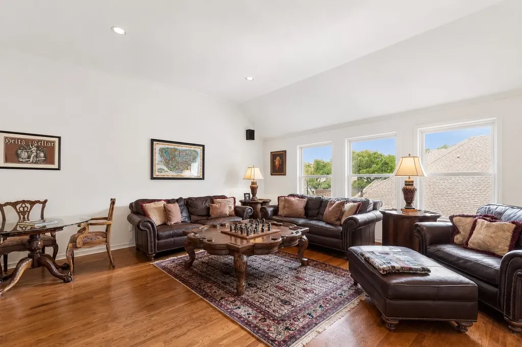 4916 Briargrove Lane Dallas TX 75287