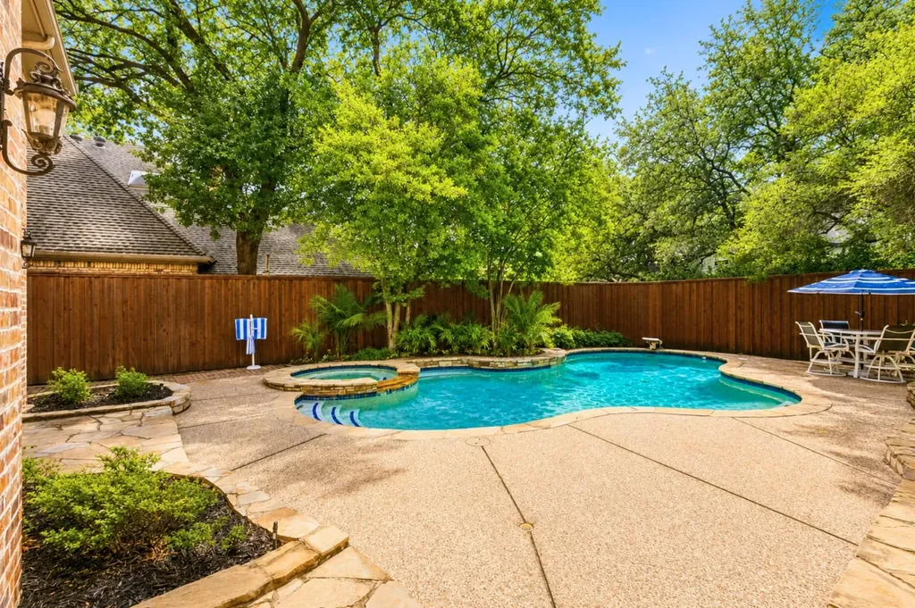 4916 Briargrove Lane Dallas TX 75287