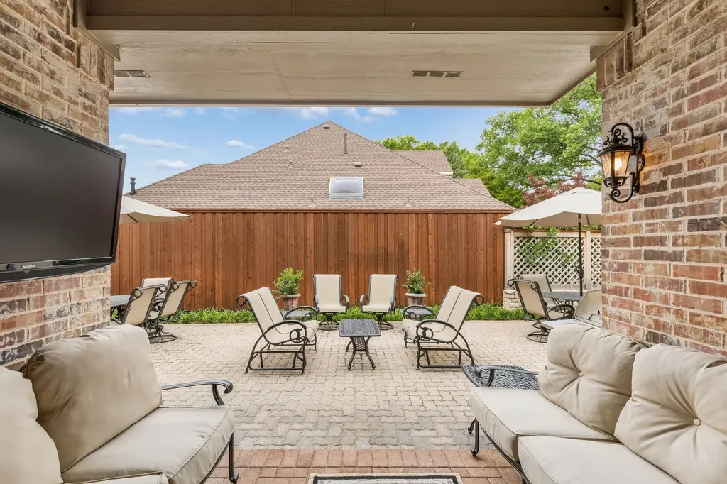 4916 Briargrove Lane Dallas TX 75287