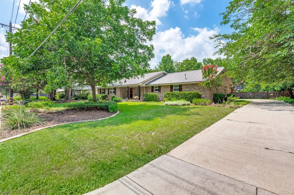 708 Headlee Street Denton TX 76201