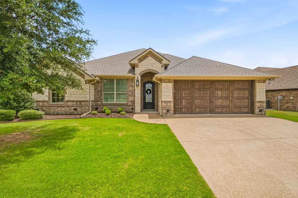1010 Anna Circle Granbury TX 76048