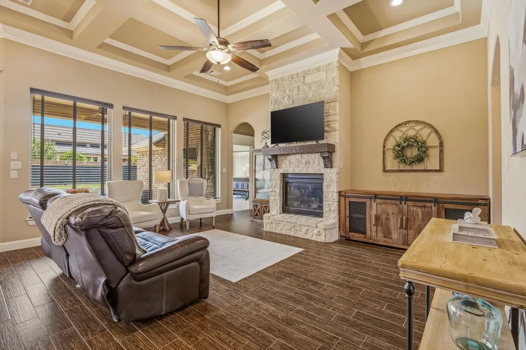 1010 Anna Circle Granbury TX 76048
