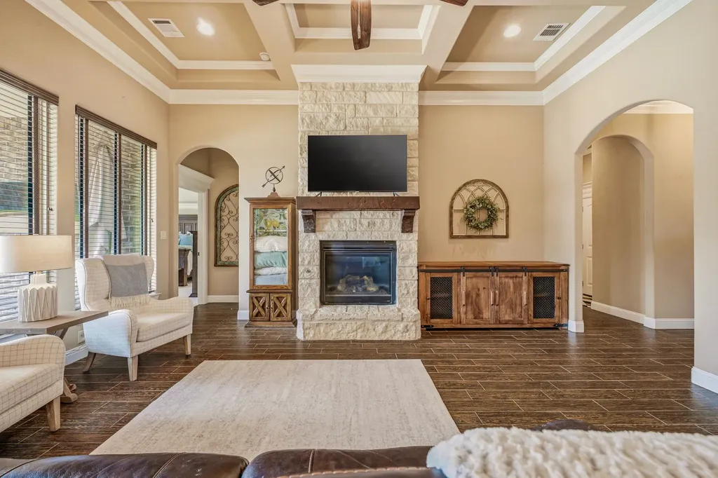1010 Anna Circle Granbury TX 76048