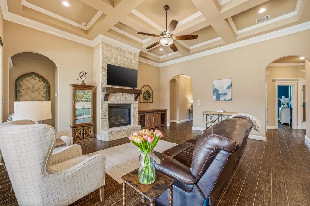 1010 Anna Circle Granbury TX 76048