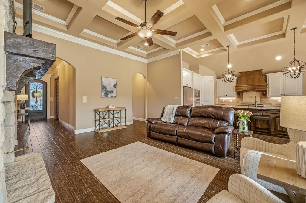 1010 Anna Circle Granbury TX 76048
