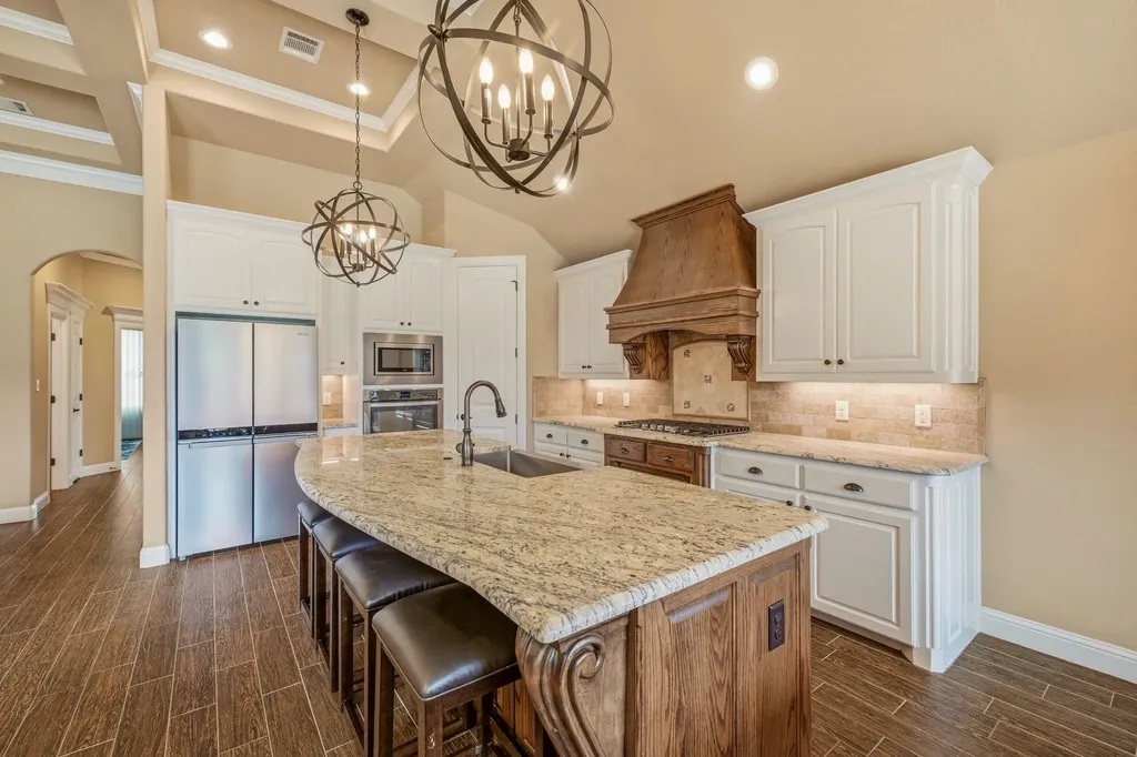1010 Anna Circle Granbury TX 76048