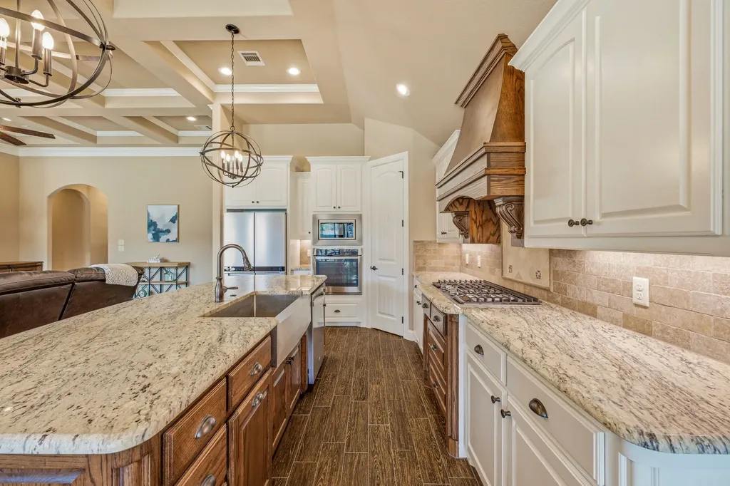 1010 Anna Circle Granbury TX 76048