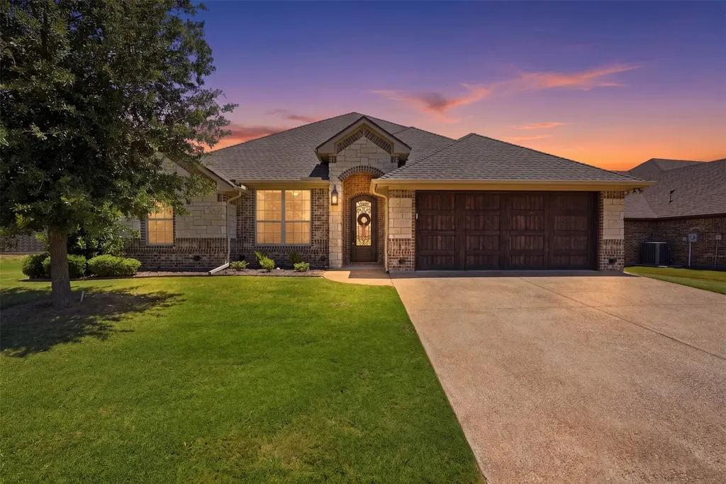 1010 Anna Circle Granbury TX 76048