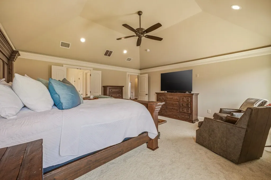 1010 Anna Circle Granbury TX 76048