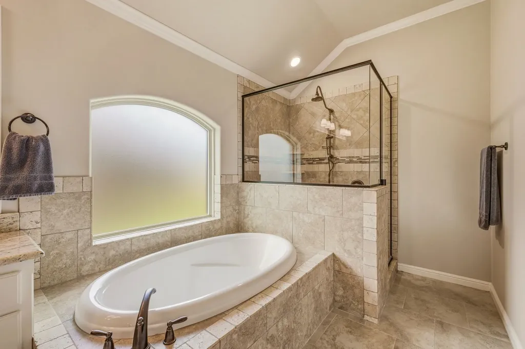 1010 Anna Circle Granbury TX 76048