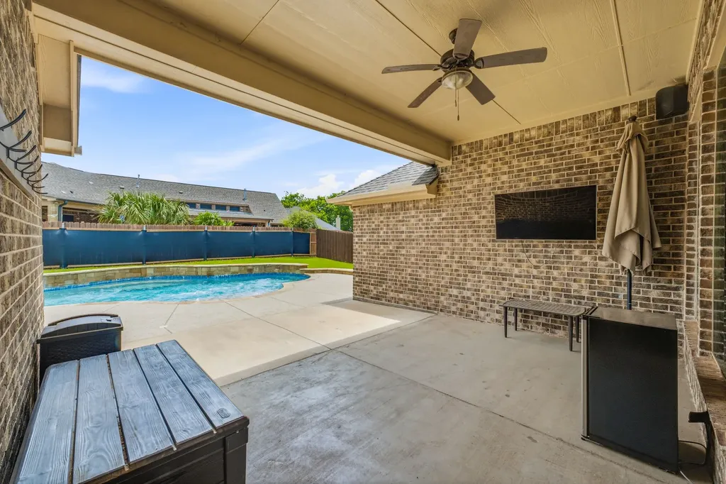 1010 Anna Circle Granbury TX 76048