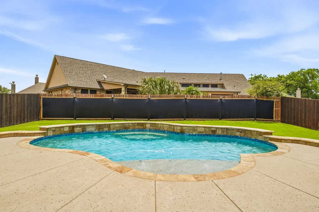 1010 Anna Circle Granbury TX 76048