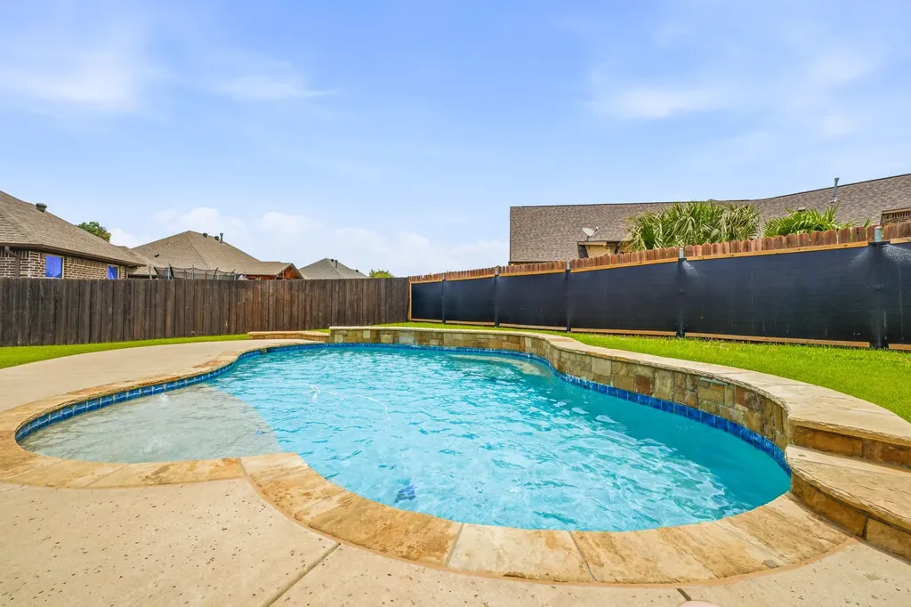 1010 Anna Circle Granbury TX 76048