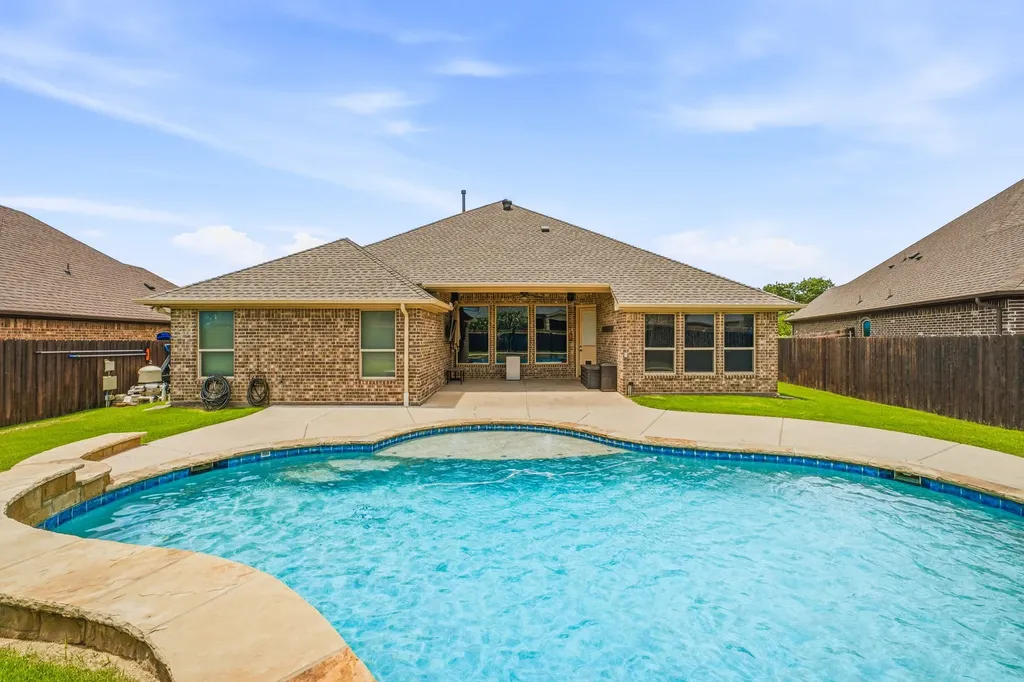 1010 Anna Circle Granbury TX 76048