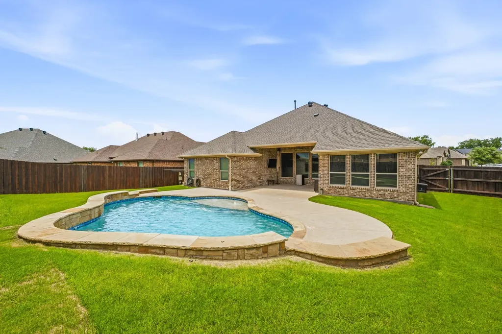 1010 Anna Circle Granbury TX 76048