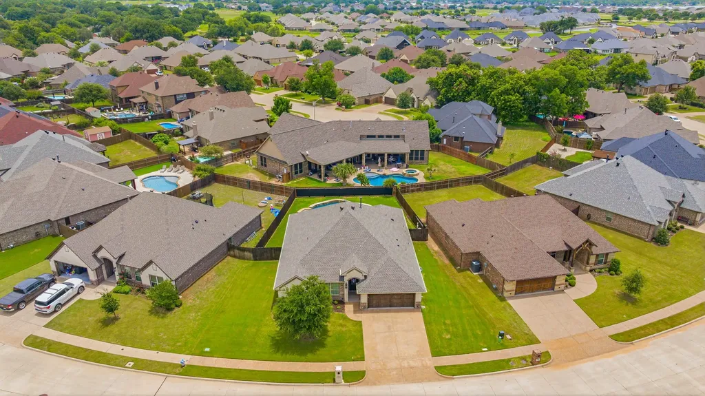 1010 Anna Circle Granbury TX 76048