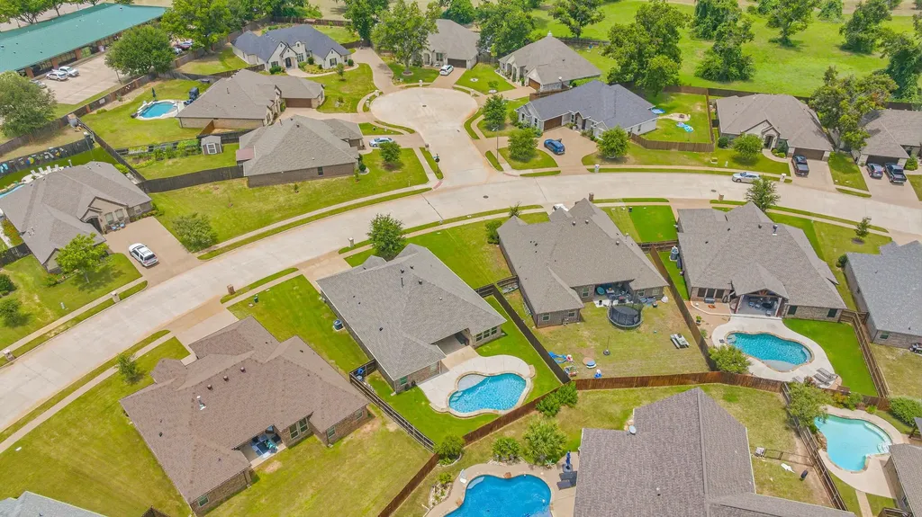 1010 Anna Circle Granbury TX 76048