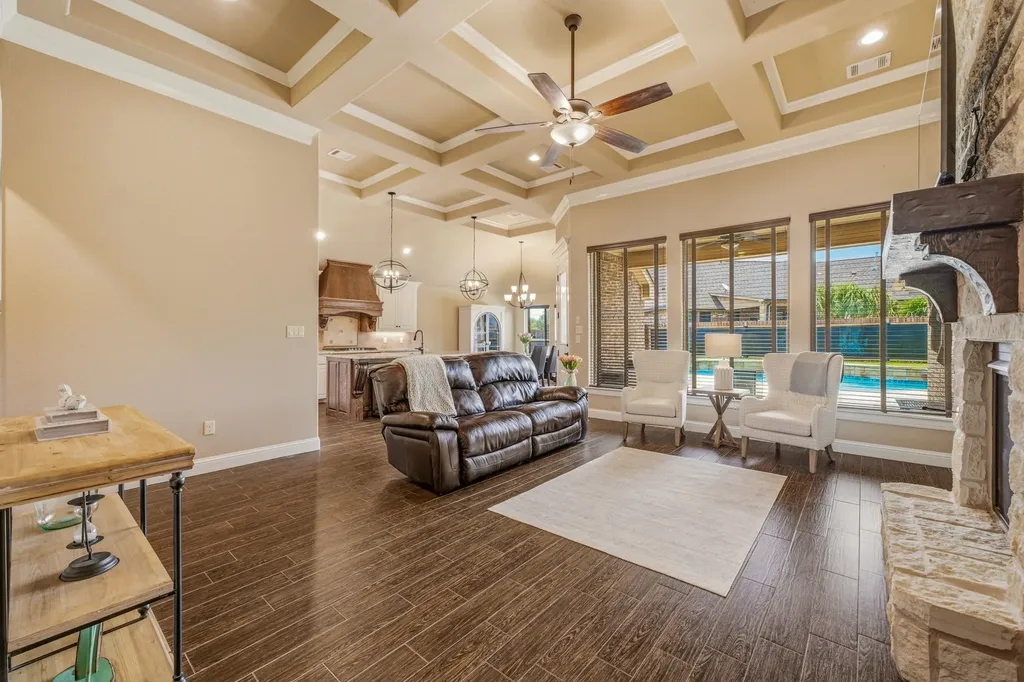 1010 Anna Circle Granbury TX 76048