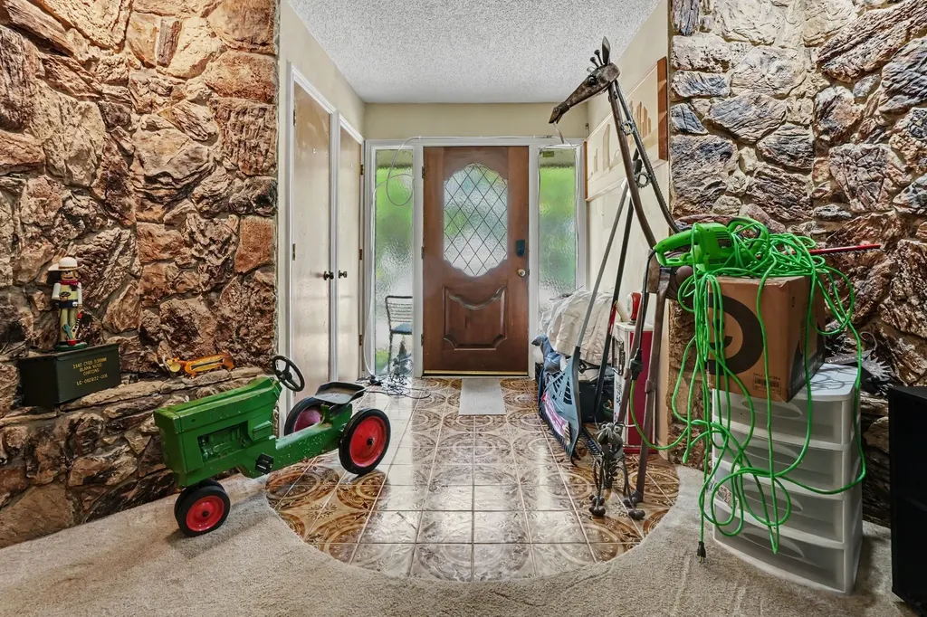 1215 Thunderbrook Drive Desoto TX 75115