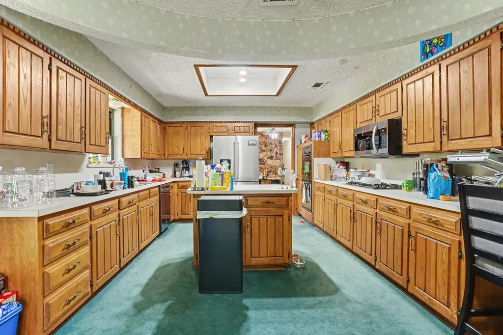 1215 Thunderbrook Drive Desoto TX 75115