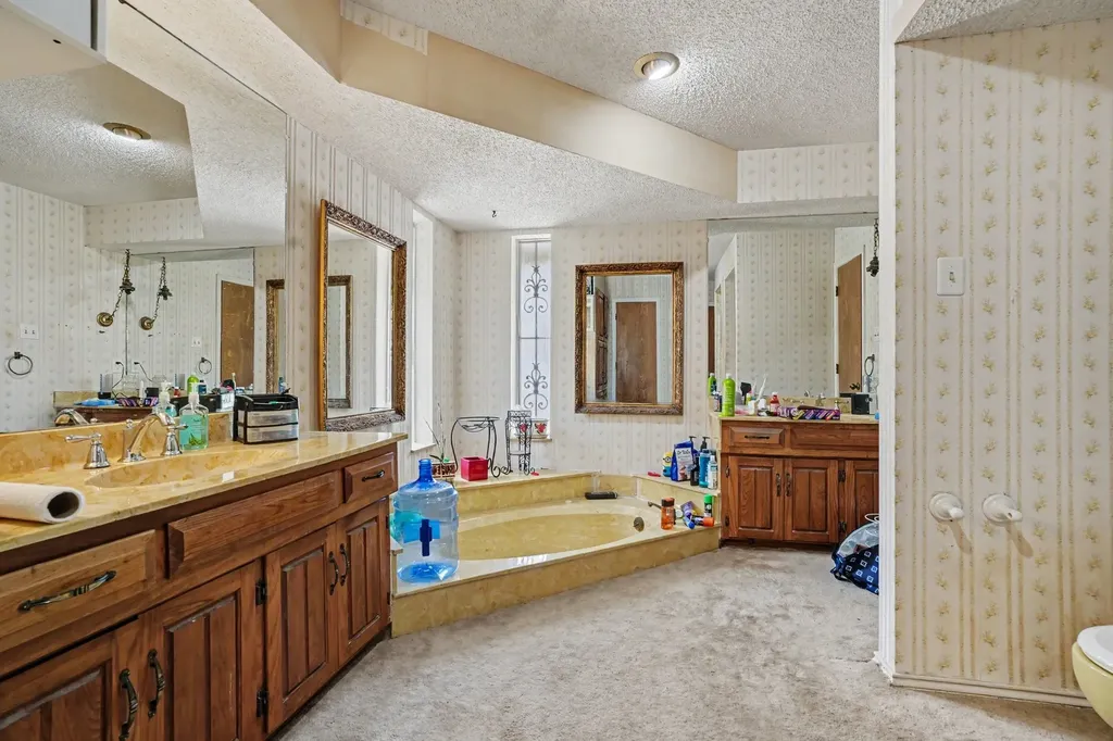 1215 Thunderbrook Drive Desoto TX 75115