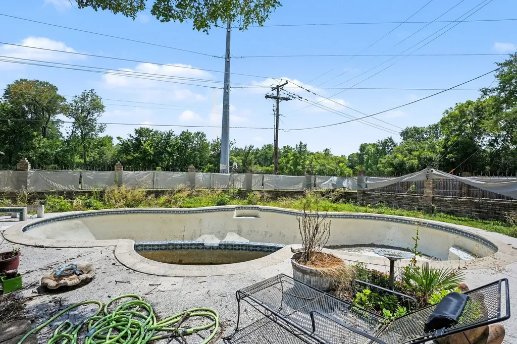 1215 Thunderbrook Drive Desoto TX 75115