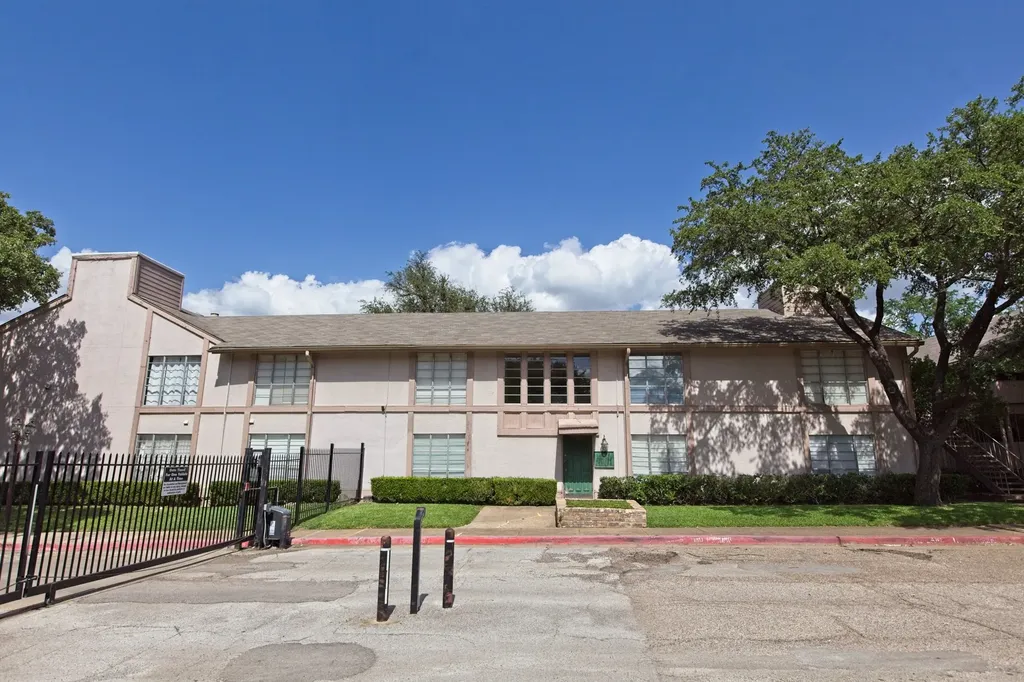 10590 High Hollows Drive Dallas TX 75230